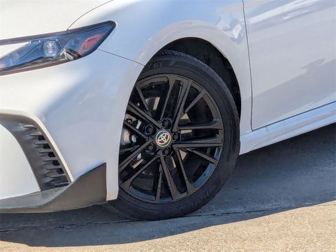 Used 2025 Toyota Camry SE image 29