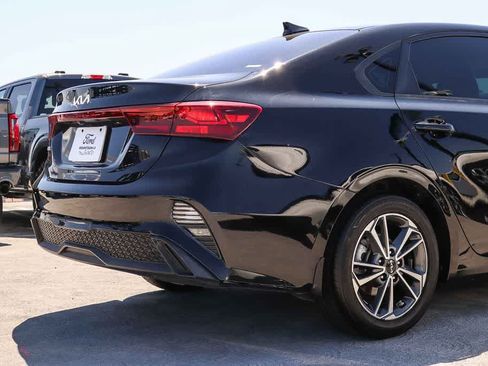 Used 2022 Kia Forte LXS FWD image 9