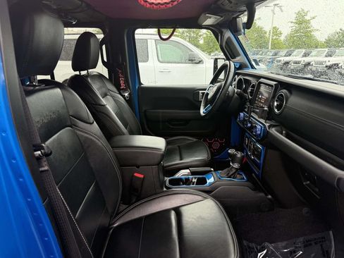 Used 2022 Jeep Wrangler Unlimited Sahara AWD/4WD image 15