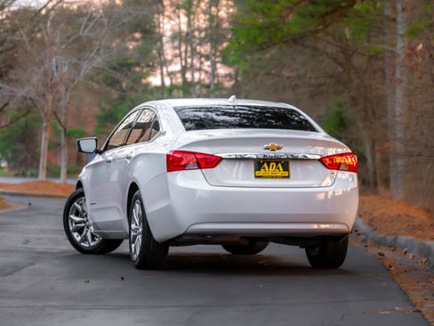 Used 2019 Chevrolet Impala LT image 3