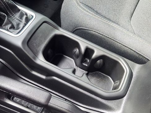 Used 2025 Jeep Wrangler Sport image 24