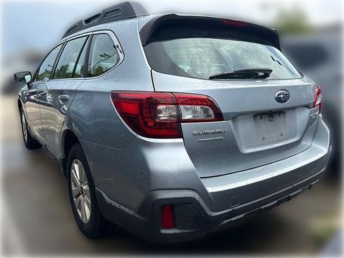 Used 2019 Subaru Outback 2.5i AWD/4WD image 4