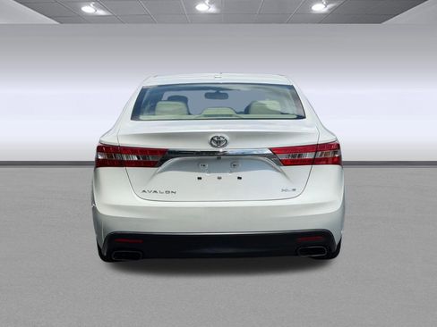 Used 2014 Toyota Avalon XLE Touring FWD image 10
