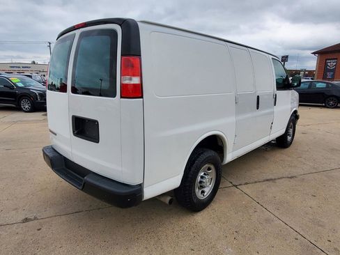 Used 2019 Chevrolet Express 2500 RWD image 7