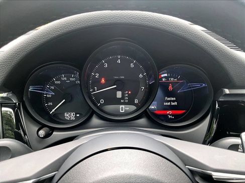 Certified 2025 Porsche Macan AWD/4WD image 25