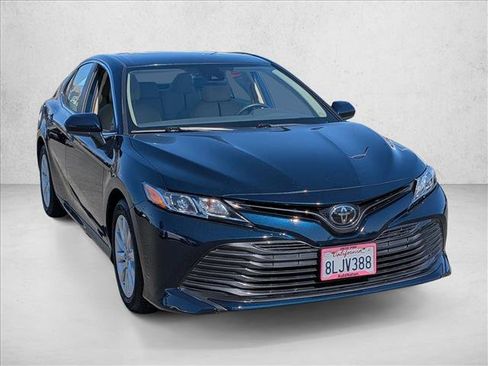 Used 2019 Toyota Camry LE FWD image 3