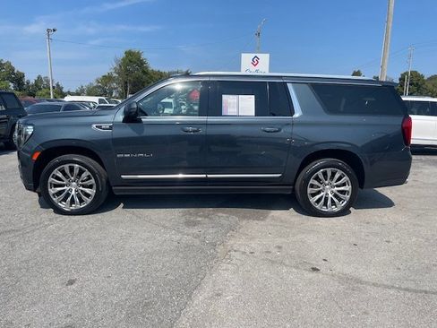 Used 2021 GMC Yukon XL Denali w/ Denali Premium Package image 8