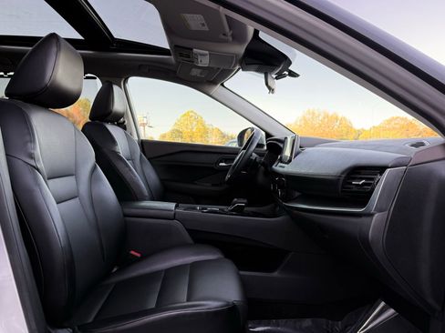 Used 2022 Nissan Rogue SV w/ SV Premium Package image 28