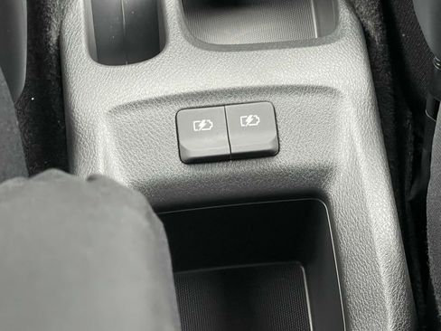 New 2025 Nissan Kicks Play S image 11