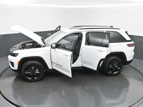 New 2025 Jeep Grand Cherokee Altitude image 63