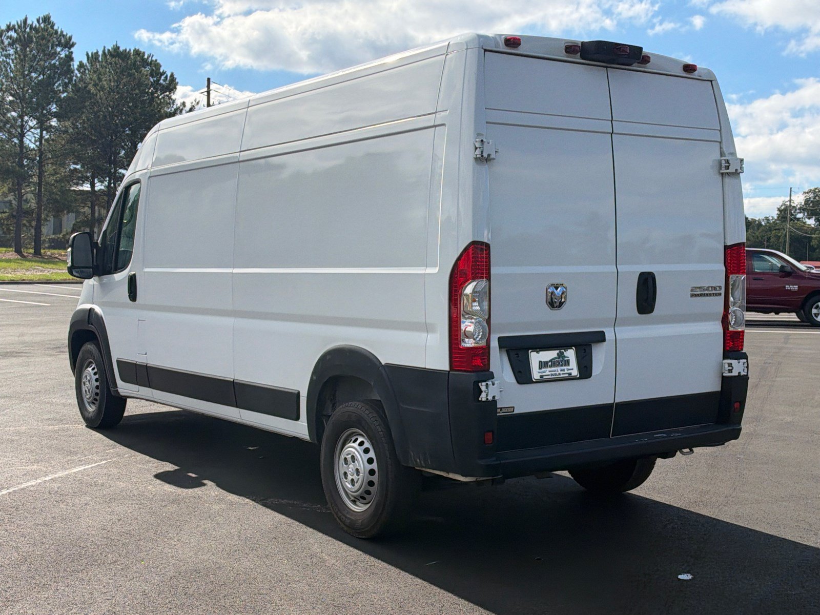 Used 2024 RAM ProMaster 2500 w/ Convenience Group FWD image 7