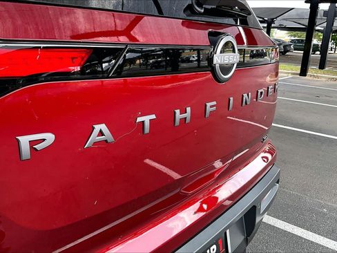 New 2026 Nissan Pathfinder SL w/ SL Premium Package FWD image 15