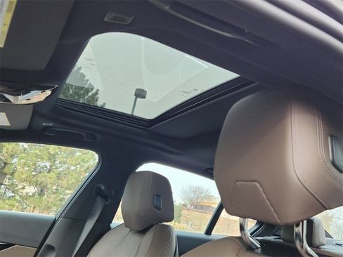 Used 2025 BMW i5 eDrive40i w/ Premium Package image 18