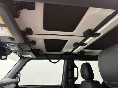 Used 2025 Ford Bronco Badlands w/ Sasquatch Package image 14