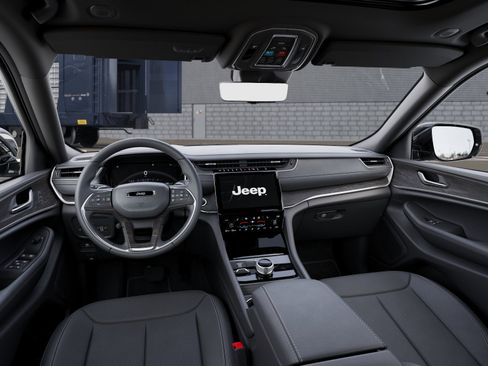 Used 2025 Jeep Grand Cherokee L Limited w/ Luxury Tech Group II AWD/4WD image 8
