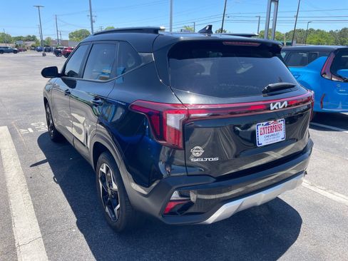 Used 2025 Kia Seltos S FWD image 12