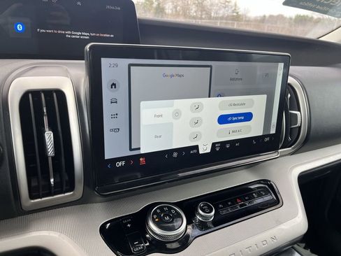 Certified 2025 Ford Expedition Active AWD/4WD image 11