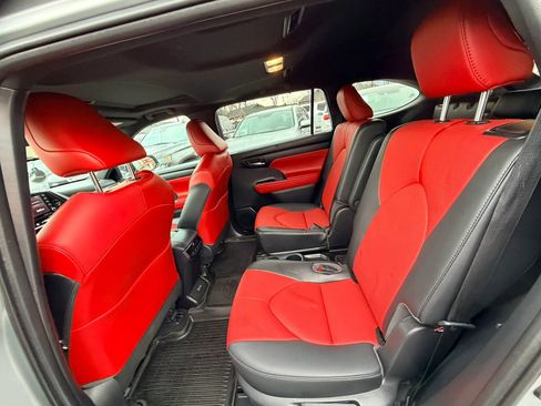 Used 2022 Toyota Highlander XSE image 26