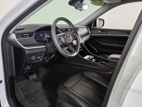 Used 2023 Jeep Grand Cherokee L Limited w/ Black Appearance Package AWD/4WD image 16