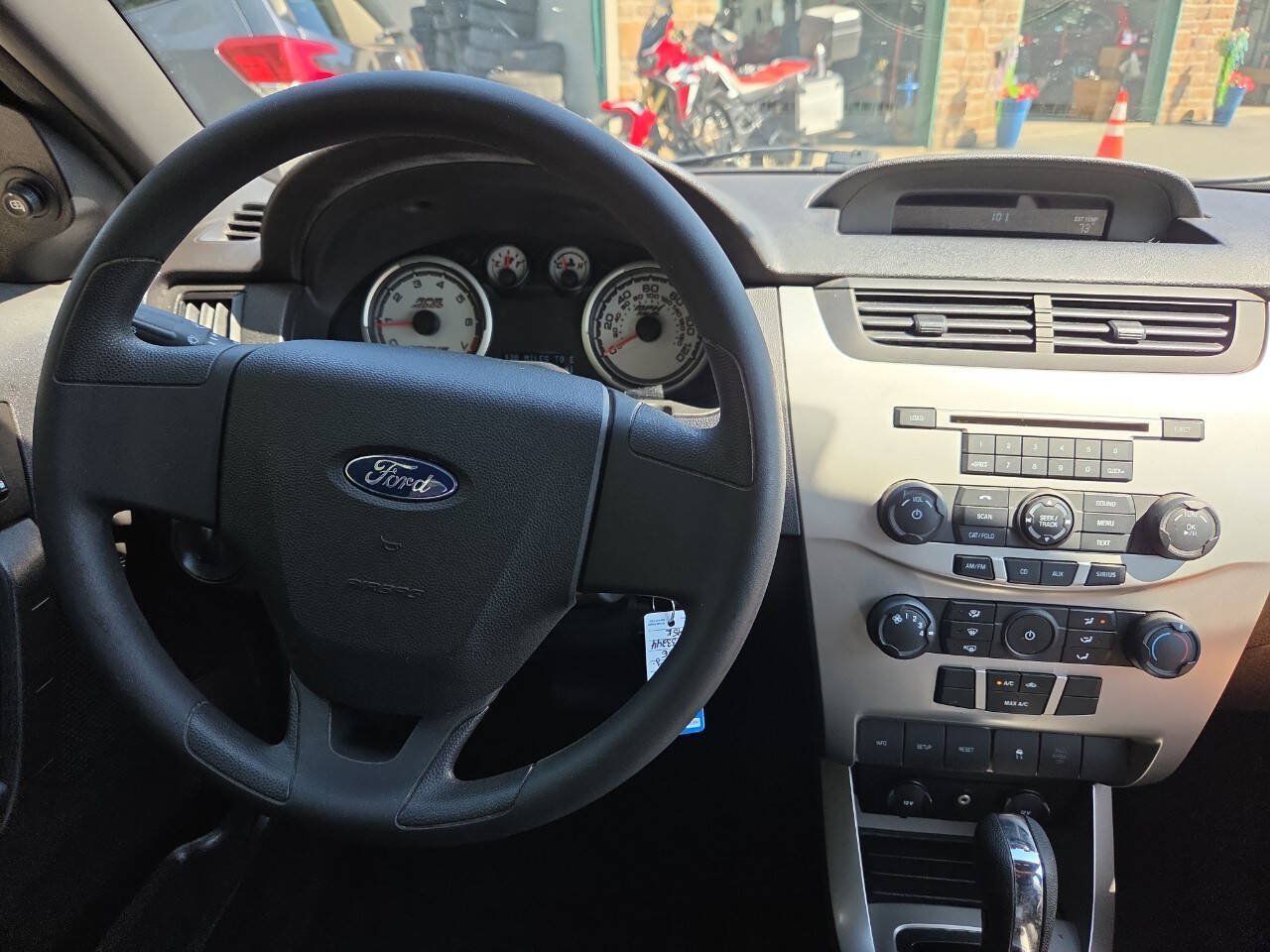 Used 2010 Ford Focus SE FWD image 25
