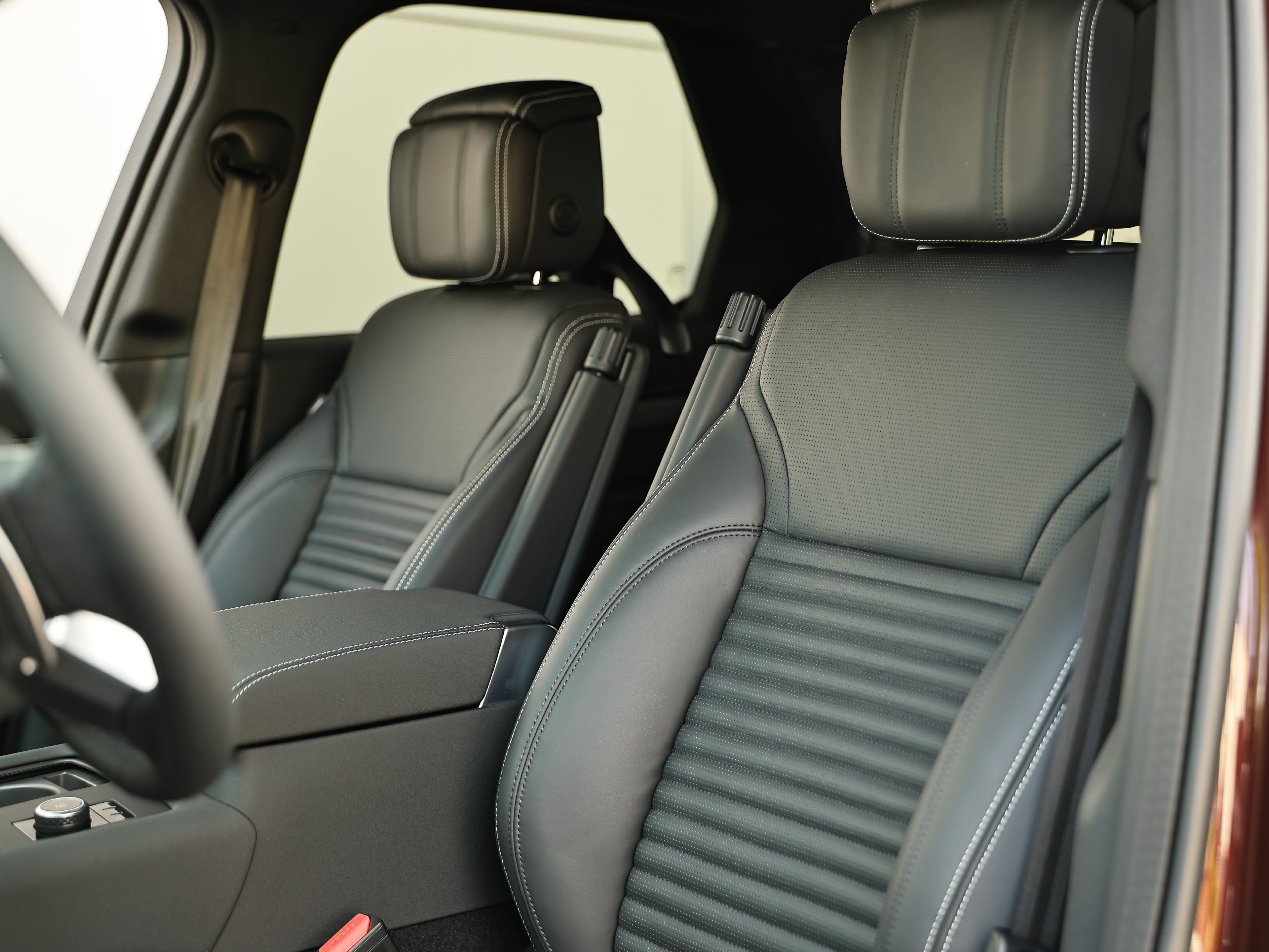 New 2026 Land Rover Discovery Limited Edition AWD/4WD image 24