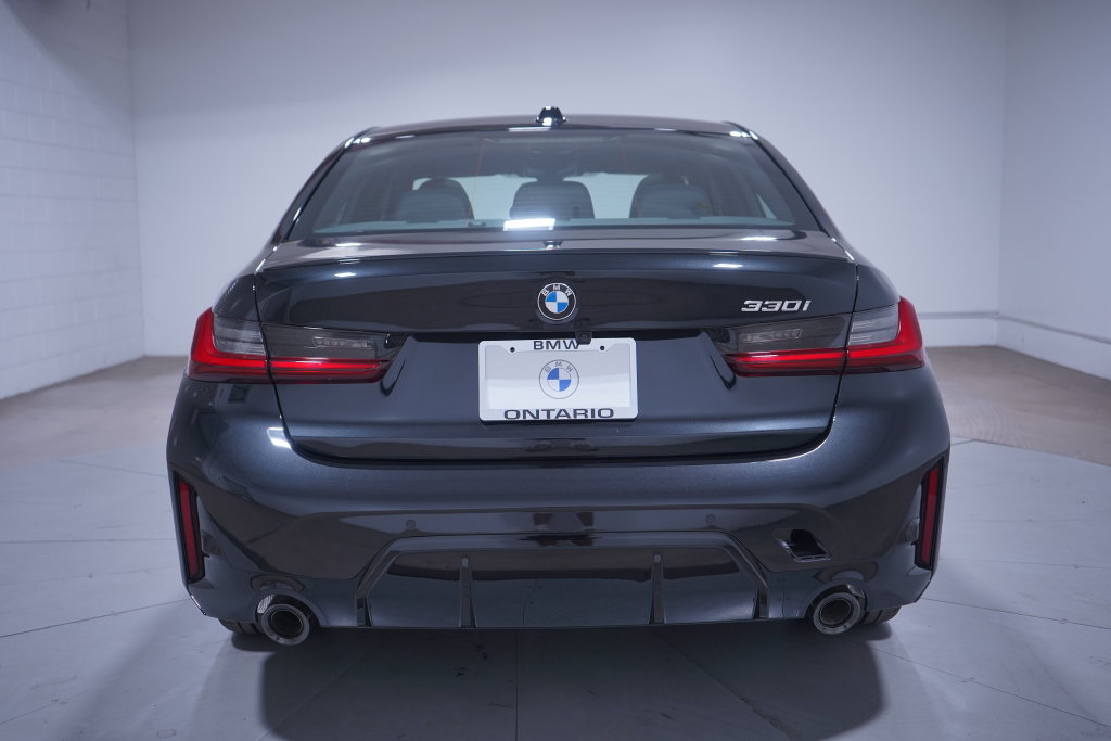 Used 2026 BMW 330i Sedan w/ M Sport Package RWD image 5