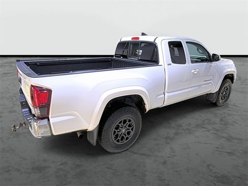 Used 2018 Toyota Tacoma SR5 image 4