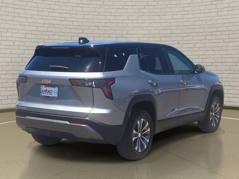 Used 2026 Chevrolet Equinox LT w/ Convenience Package II FWD image 5