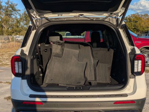 Used 2025 Ford Explorer ST AWD/4WD image 11