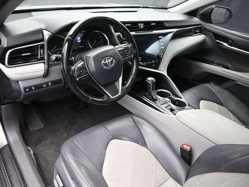 Used 2019 Toyota Camry XLE FWD image 13
