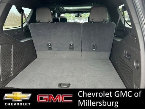 Used 2021 Chevrolet Suburban Z71 w/ Luxury Package image 35