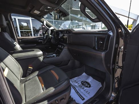 Used 2025 GMC Sierra 3500 AT4 w/ Technology Package AWD/4WD image 26