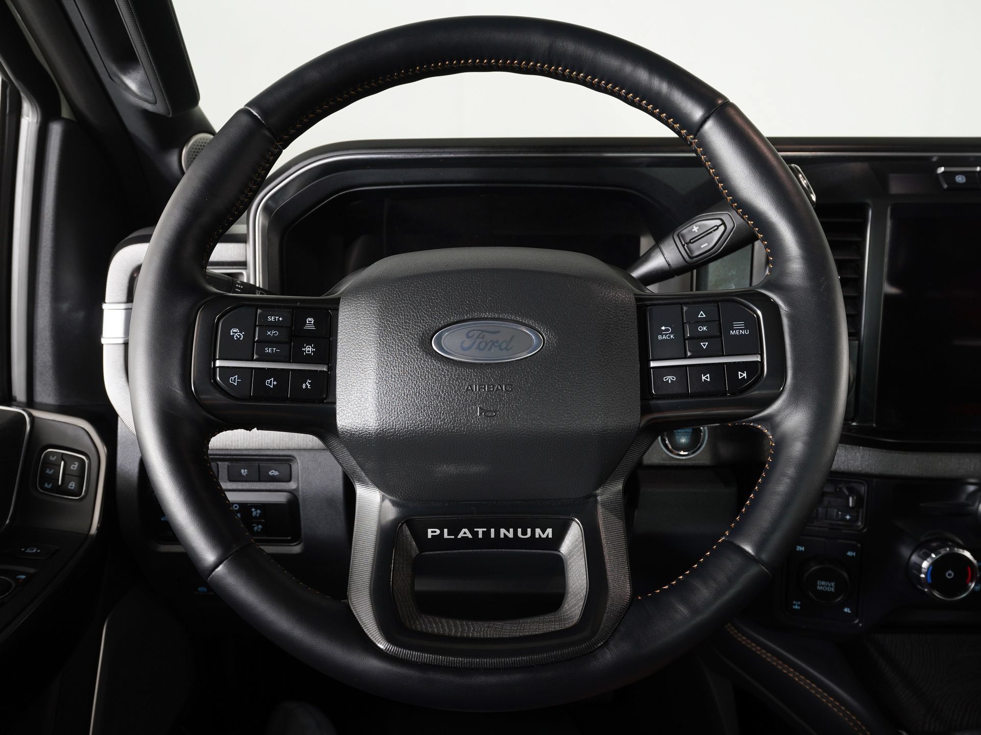 Used 2024 Ford F250 Platinum w/ FX4 Off-Road Package AWD/4WD image 17