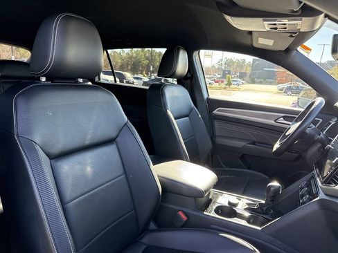 Used 2022 Volkswagen Atlas Cross Sport SE image 18