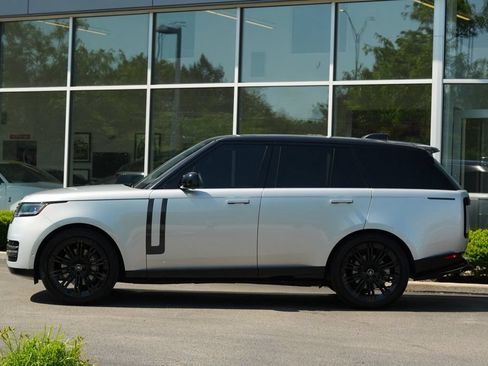 Used 2025 Land Rover Range Rover SE AWD/4WD image 10