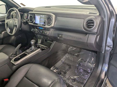 Certified 2022 Toyota Tacoma Limited AWD/4WD image 32