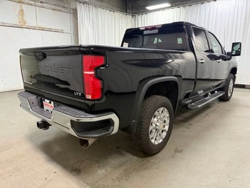 Used 2025 Chevrolet Silverado 2500 LTZ w/ LTZ Premium Package AWD/4WD image 6
