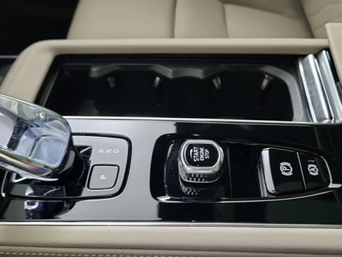 Certified 2026 Volvo XC90 B6 Plus w/ Protection Package Premier AWD/4WD image 17
