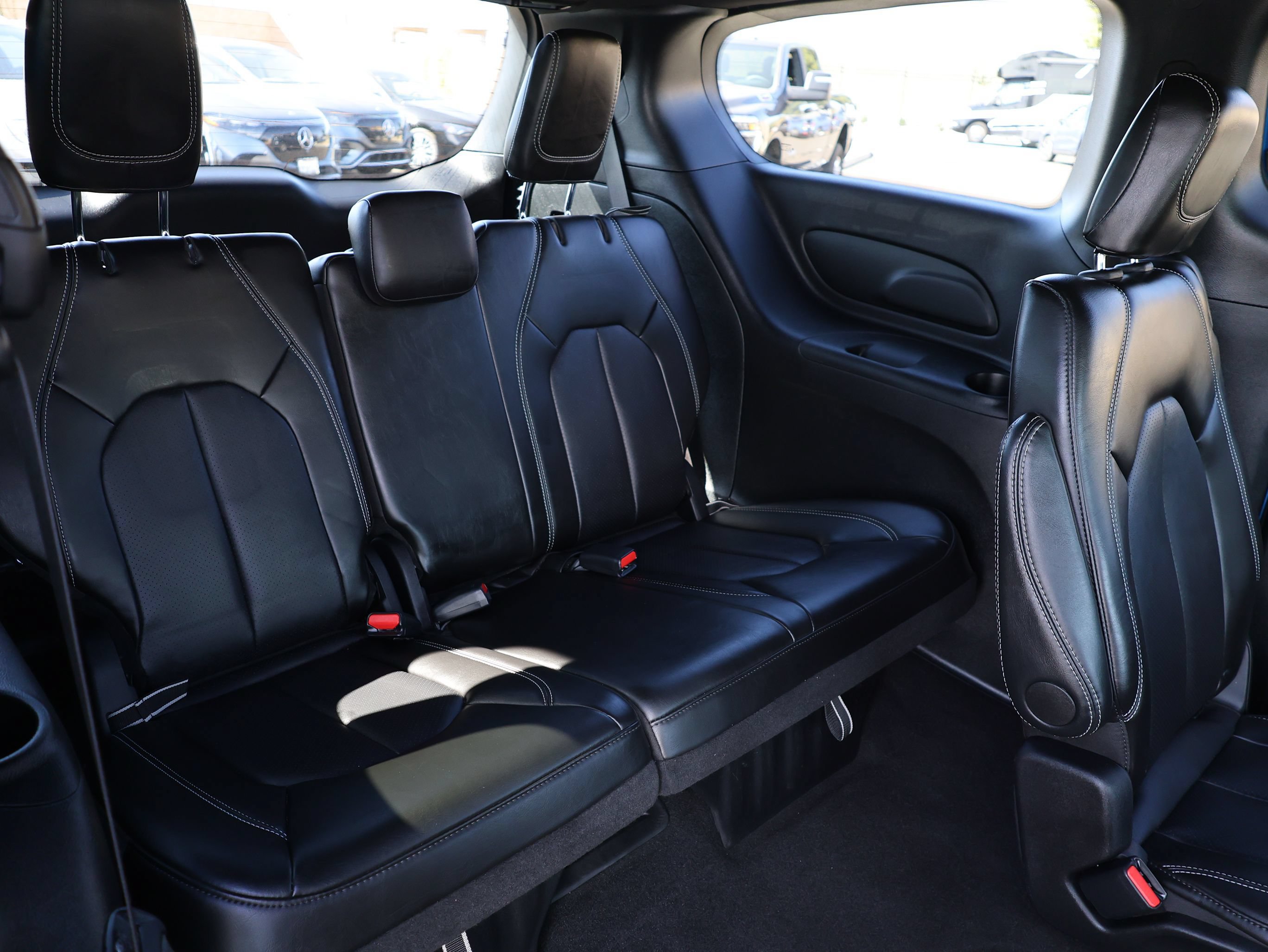 Used 2027 Chrysler Pacifica Select FWD image 34