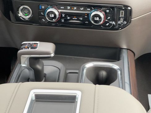 Certified 2022 GMC Sierra 1500 SLT w/ SLT Convenience Package AWD/4WD image 16