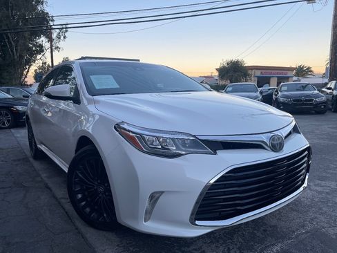 Used 2017 Toyota Avalon Touring image 3