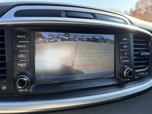 Used 2019 Kia Sorento SX image 18
