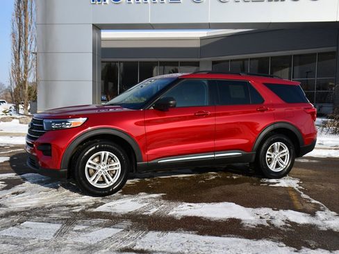 Used 2023 Ford Explorer XLT image 2