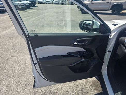 Used 2024 Chevrolet Trax LT FWD image 11