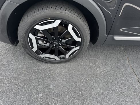 Used 2025 Kia Telluride S FWD image 9