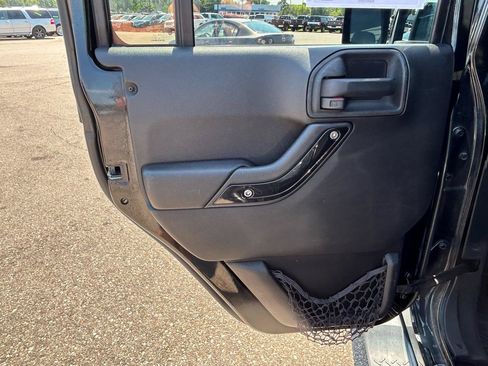 Used 2012 Jeep Wrangler Unlimited Sahara AWD/4WD image 13