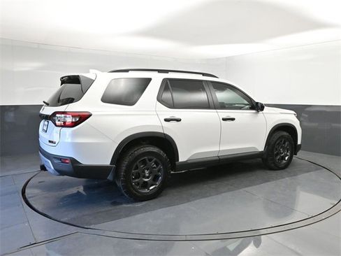 New 2025 Honda Pilot TrailSport image 15
