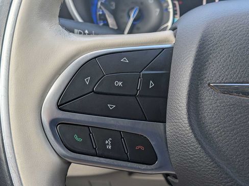 Certified 2018 Chrysler Pacifica Touring-L FWD image 25