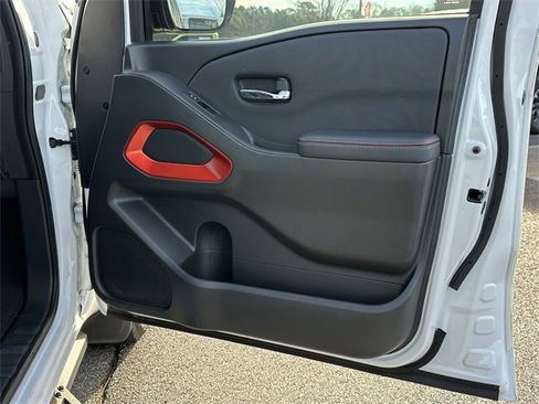 Certified 2024 Nissan Frontier Pro-X image 15