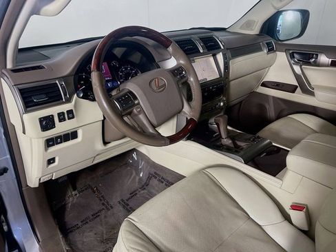 Used 2018 Lexus GX 460 Premium w/ Premium Package image 11